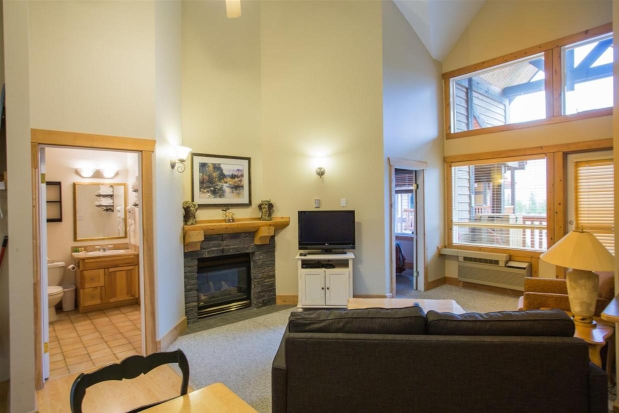 Cornerstone Lodge By Park Vacation Management Fernie Kültér fotó