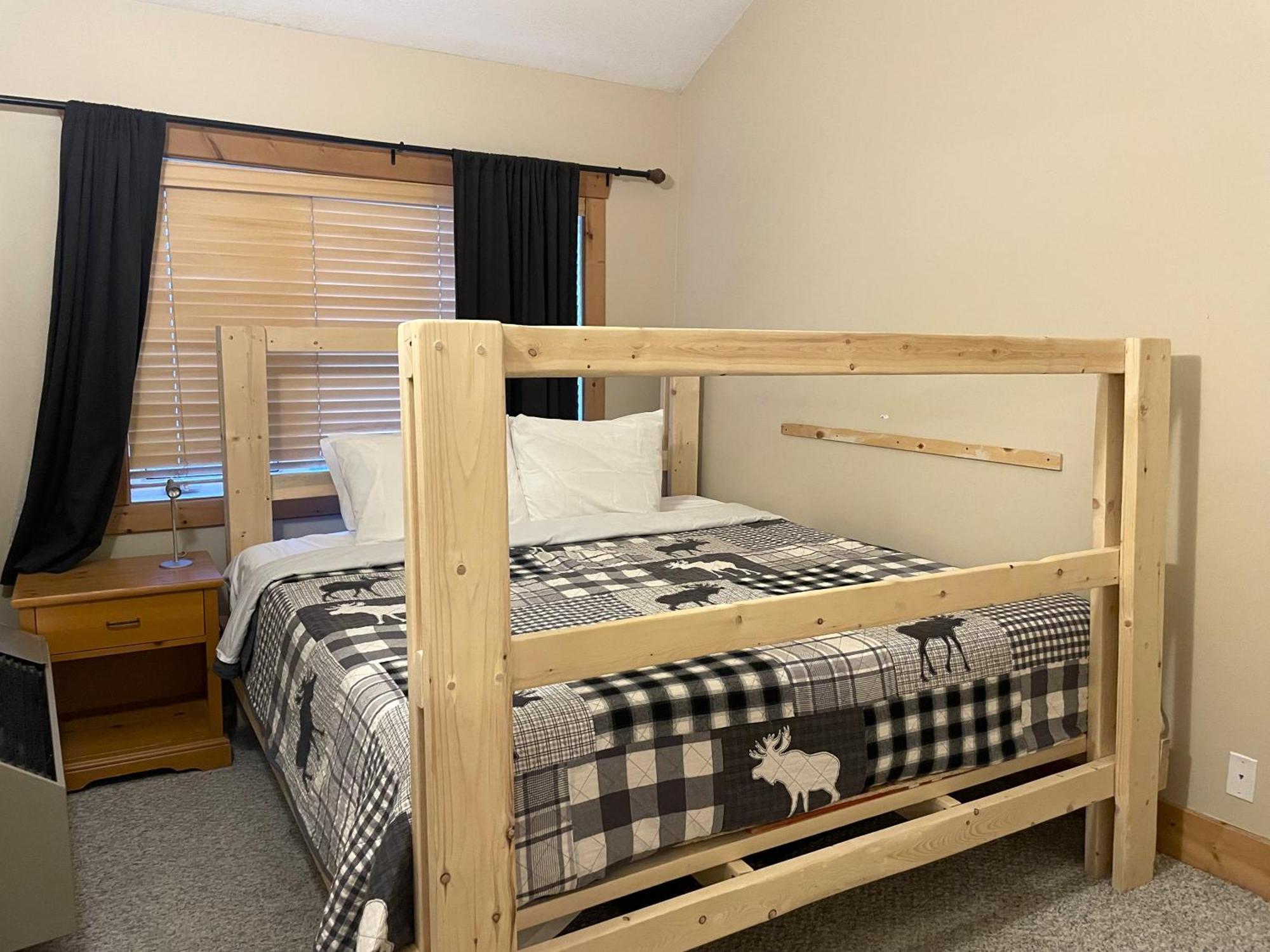 Cornerstone Lodge By Park Vacation Management Fernie Kültér fotó