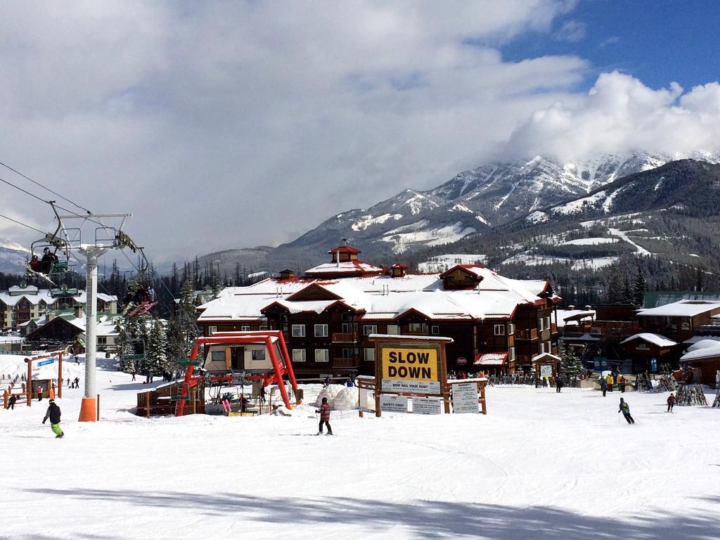 Cornerstone Lodge By Park Vacation Management Fernie Kültér fotó